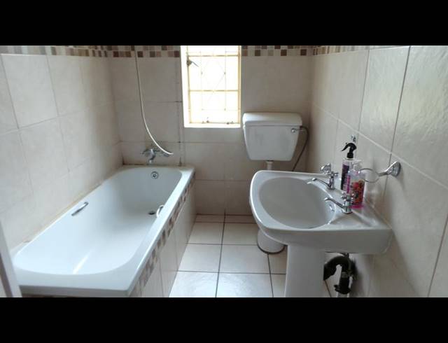 6 BEDROOM HOUSE FOR SALE IN PRIMROSE